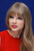 Тейлор Свифт (Taylor Swift) Dr. Zeuss' The Lorax Press Conference (07.02.2012) F3c779525333116