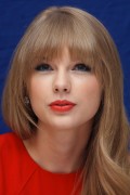 Тейлор Свифт (Taylor Swift) Dr. Zeuss' The Lorax Press Conference (07.02.2012) F94f35525333136