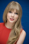 Тейлор Свифт (Taylor Swift) Dr. Zeuss' The Lorax Press Conference (07.02.2012) Feeea6525331511