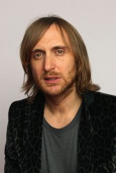 Дэвид Гетта (David Guetta) Portraits during the MTV Europe Music Awards 2011 in Belfast (2011.11.06.) (2xHQ) 422bad525360281