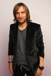 Дэвид Гетта (David Guetta) Portraits during the MTV Europe Music Awards 2011 in Belfast (2011.11.06.) (2xHQ) 98830f525360277