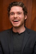 Ричард Мэдден (Richard Madden) Game of Thrones Press Conference,14.05.12 (5xHQ) 0a4dcb525595006