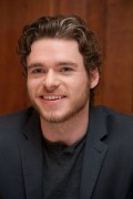 Ричард Мэдден (Richard Madden) Game of Thrones Press Conference,14.05.12 (5xHQ) 777a14525594995