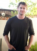 Крис Хемсворт (Chris Hemsworth) 'Thor' Portrait Session (04.04.2011) 54a496525617279