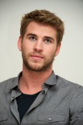 Лиам Хемсворт (Liam Hemsworth) The Hunger Games Press Conference (2012) (15xHQ) 65cdce525616344