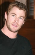 Крис Хемсворт (Chris Hemsworth) 'Thor' Portrait Session (04.04.2011) 822638525617112