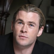 Крис Хемсворт (Chris Hemsworth) Snow White And The Huntsman press conference (West Suffex, May 13, 2012) B4c2f6525617948
