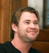 Крис Хемсворт (Chris Hemsworth) 'Thor' Portrait Session (04.04.2011) B52d1e525617328