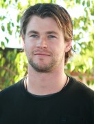 Крис Хемсворт (Chris Hemsworth) 'Thor' Portrait Session (04.04.2011) F46af9525617192