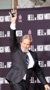 Джефф Бриджес (Jeff Bridges) Attends his own hand and footprints ceremony at TCL Chinese Theater in Los Angeles, 06.01.2017 (189xHQ) 32a5b8525979069