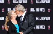 Джефф Бриджес (Jeff Bridges) Attends his own hand and footprints ceremony at TCL Chinese Theater in Los Angeles, 06.01.2017 (189xHQ) 5efbdc525979554