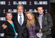 Джефф Бриджес (Jeff Bridges) Attends his own hand and footprints ceremony at TCL Chinese Theater in Los Angeles, 06.01.2017 (189xHQ) F61e86525979728