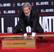 Джефф Бриджес (Jeff Bridges) Attends his own hand and footprints ceremony at TCL Chinese Theater in Los Angeles, 06.01.2017 (189xHQ) 1461d5525980356