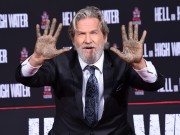 Джефф Бриджес (Jeff Bridges) Attends his own hand and footprints ceremony at TCL Chinese Theater in Los Angeles, 06.01.2017 (189xHQ) 1ef7af525980109