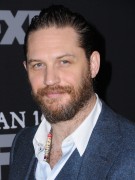 Том Харди (Tom Hardy) 'Taboo' premiere at DGA Theater in Los Angeles, 09.01.2017 (96xHQ) 3fc5b2525984565