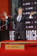 Джефф Бриджес (Jeff Bridges) Attends his own hand and footprints ceremony at TCL Chinese Theater in Los Angeles, 06.01.2017 (189xHQ) 495092525981324