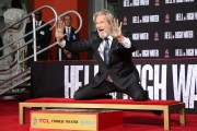 Джефф Бриджес (Jeff Bridges) Attends his own hand and footprints ceremony at TCL Chinese Theater in Los Angeles, 06.01.2017 (189xHQ) 519982525982262