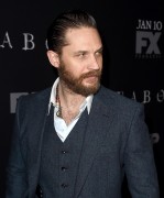 Том Харди (Tom Hardy) 'Taboo' premiere at DGA Theater in Los Angeles, 09.01.2017 (96xHQ) 520b4e525983887