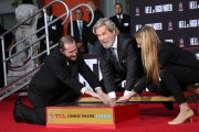 Джефф Бриджес (Jeff Bridges) Attends his own hand and footprints ceremony at TCL Chinese Theater in Los Angeles, 06.01.2017 (189xHQ) 542645525982277