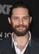 Том Харди (Tom Hardy) 'Taboo' premiere at DGA Theater in Los Angeles, 09.01.2017 (96xHQ) 571879525984013