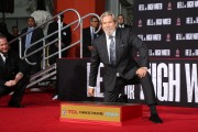 Джефф Бриджес (Jeff Bridges) Attends his own hand and footprints ceremony at TCL Chinese Theater in Los Angeles, 06.01.2017 (189xHQ) 669544525981726