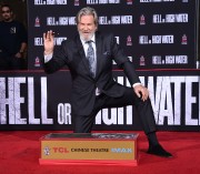 Джефф Бриджес (Jeff Bridges) Attends his own hand and footprints ceremony at TCL Chinese Theater in Los Angeles, 06.01.2017 (189xHQ) 678cfd525980446