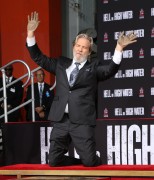 Джефф Бриджес (Jeff Bridges) Attends his own hand and footprints ceremony at TCL Chinese Theater in Los Angeles, 06.01.2017 (189xHQ) 719b0d525982506