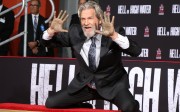 Джефф Бриджес (Jeff Bridges) Attends his own hand and footprints ceremony at TCL Chinese Theater in Los Angeles, 06.01.2017 (189xHQ) 743981525981531