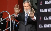 Джефф Бриджес (Jeff Bridges) Attends his own hand and footprints ceremony at TCL Chinese Theater in Los Angeles, 06.01.2017 (189xHQ) 74b308525981738