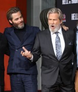 Джефф Бриджес (Jeff Bridges) Attends his own hand and footprints ceremony at TCL Chinese Theater in Los Angeles, 06.01.2017 (189xHQ) 820caa525981896