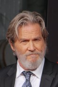 Джефф Бриджес (Jeff Bridges) Attends his own hand and footprints ceremony at TCL Chinese Theater in Los Angeles, 06.01.2017 (189xHQ) Bd392c525981158