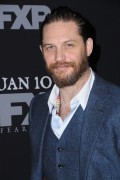 Том Харди (Tom Hardy) 'Taboo' premiere at DGA Theater in Los Angeles, 09.01.2017 (96xHQ) Ccceac525984613