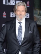 Джефф Бриджес (Jeff Bridges) Attends his own hand and footprints ceremony at TCL Chinese Theater in Los Angeles, 06.01.2017 (189xHQ) D11d93525982882