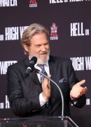 Джефф Бриджес (Jeff Bridges) Attends his own hand and footprints ceremony at TCL Chinese Theater in Los Angeles, 06.01.2017 (189xHQ) Df1cae525983505