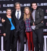 Джефф Бриджес (Jeff Bridges) Attends his own hand and footprints ceremony at TCL Chinese Theater in Los Angeles, 06.01.2017 (189xHQ) E6516c525981010