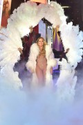 Мэрайя Кэри (Mariah Carey) New Year's Eve Celebration in New York, 31.12.2016 (161xHQ) 29c0bb526035762