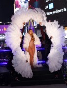 Мэрайя Кэри (Mariah Carey) New Year's Eve Celebration in New York, 31.12.2016 (161xHQ) 78eb4d526033636