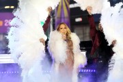Мэрайя Кэри (Mariah Carey) New Year's Eve Celebration in New York, 31.12.2016 (161xHQ) A431cd526035357