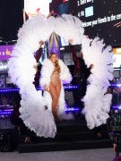 Мэрайя Кэри (Mariah Carey) New Year's Eve Celebration in New York, 31.12.2016 (161xHQ) Be4f77526033450
