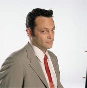 Винс Вон (Vince Vaughn) промо к фильму Незваные гости, 2005 (3xHQ) 60fae6526340199