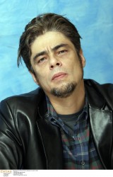 Бенисио Дель Торо (Benicio Del Toro) "Sin City" press conference - March 19, 2005 RETNA (20xHQ)  1d9376526396503