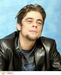 Бенисио Дель Торо (Benicio Del Toro) "Sin City" press conference - March 19, 2005 RETNA (20xHQ)  730b42526396433