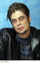 Бенисио Дель Торо (Benicio Del Toro) "Sin City" press conference - March 19, 2005 RETNA (20xHQ)  8b4009526396496
