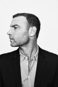 Лив Шрайбер (Liev Schreiber) Billy Kidd photoshoot (2xUHQ) 736360526409465