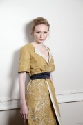 Элеонор Томлинсон (Eleanor Tomlinson)  Esquire Summer Party Portaits, London 2013 (4xHQ) 457c6b526495787