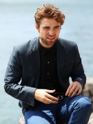 Роберт Паттинсон (Robert Pattinson) промо фотосессия 'Breaking Dawn - Part 2' в Сидней, 22.10.12 (62xHQ) 37f6c6526929783