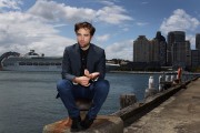 Роберт Паттинсон (Robert Pattinson) промо фотосессия 'Breaking Dawn - Part 2' в Сидней, 22.10.12 (62xHQ) 9d229c526929695