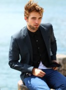 Роберт Паттинсон (Robert Pattinson) промо фотосессия 'Breaking Dawn - Part 2' в Сидней, 22.10.12 (62xHQ) Ffc117526930000