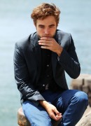 Роберт Паттинсон (Robert Pattinson) промо фотосессия 'Breaking Dawn - Part 2' в Сидней, 22.10.12 (62xHQ) Ae35ba526930115