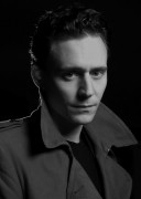 Том Хиддлстон (Tom Hiddleston) фото Richard Saker (6xHQ) E2dc23526932301